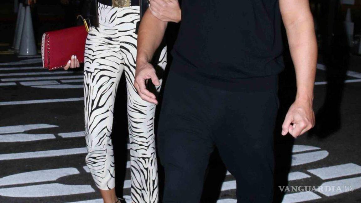 $!Lamentablemente, a su regreso a Los Ángeles, no todo resultó ideal, ya que el cantante sufrió una caída que le afectó el hombro.