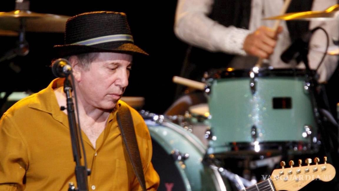 $!Paul Simon durante una actuación en 2008. EFE/Jean-Christophe Bott