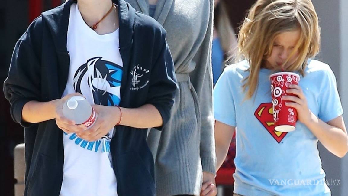 $!Captan a otra de las hijas de Angelina Jolie con estilo 'boyish'