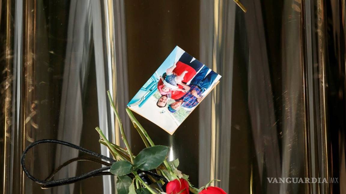 $!FOTOGALERÍA: Palacio de Bellas Artes rinde tributo al príncipe de la canción José José