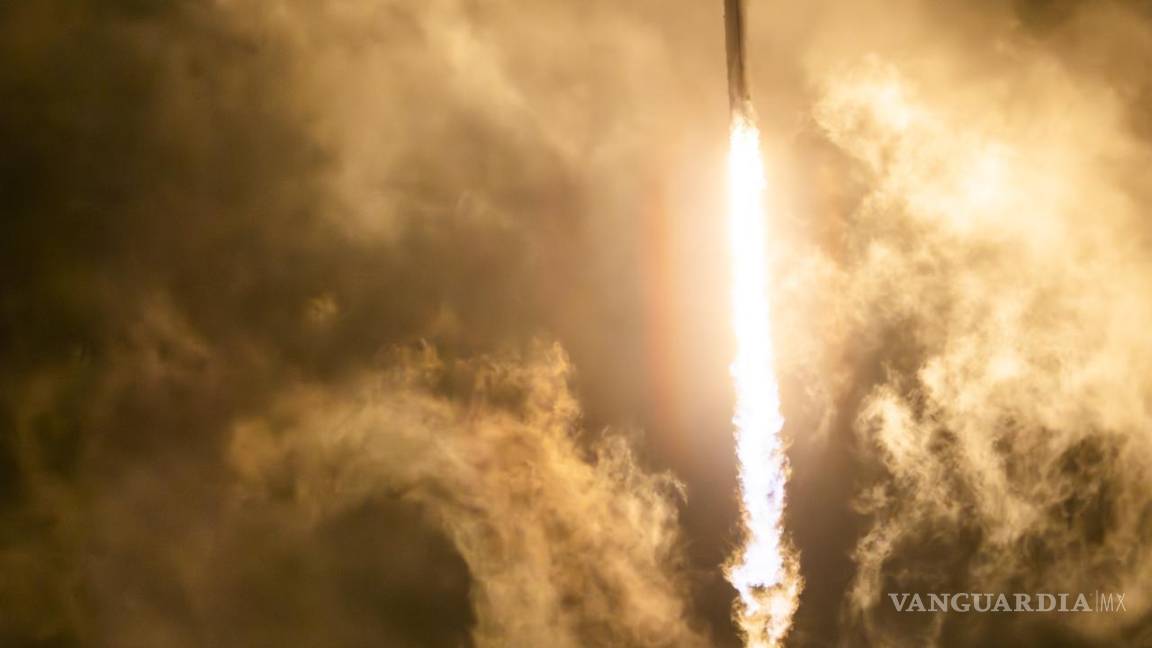 $!Despegue del satélite Sentinel-6B a bordo de un cohete Falcon 9 de SpaceX en el Complejo de Lanzamiento de la Base de la Fuerza Espacial Vandenberg, California.