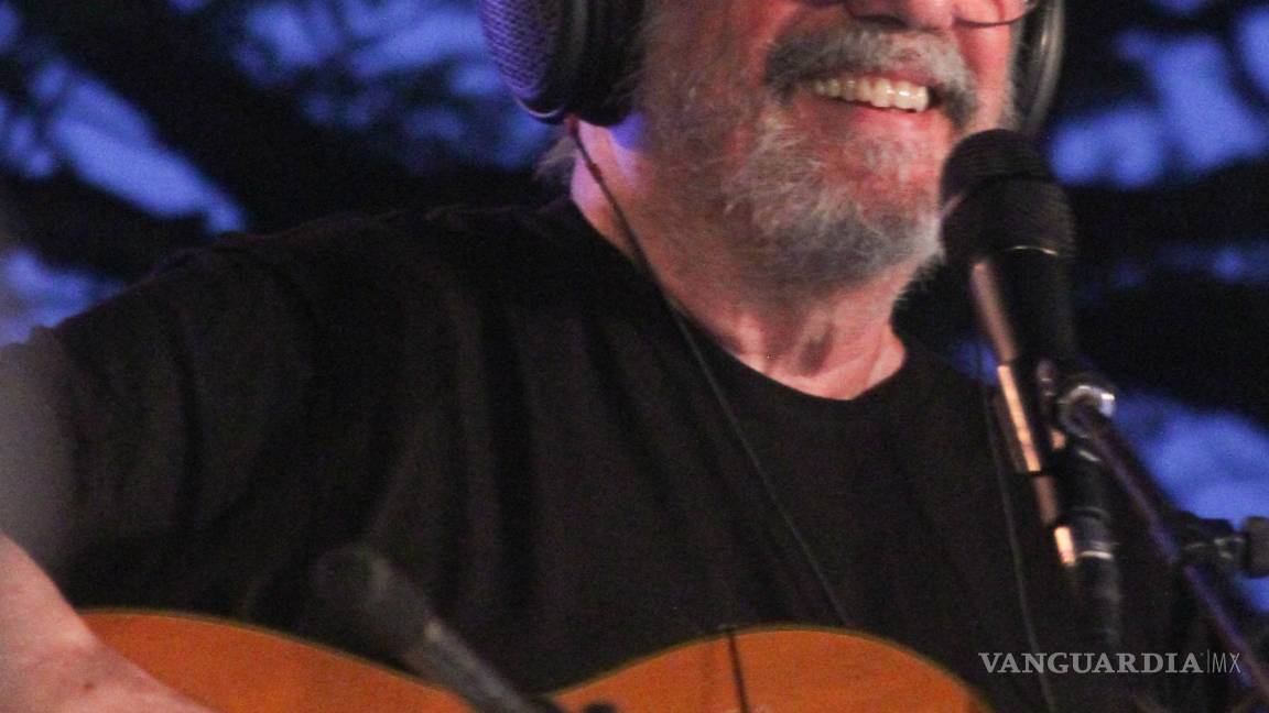 $!"Hojas de la web” recopila la prosa poética de Silvio Rodríguez