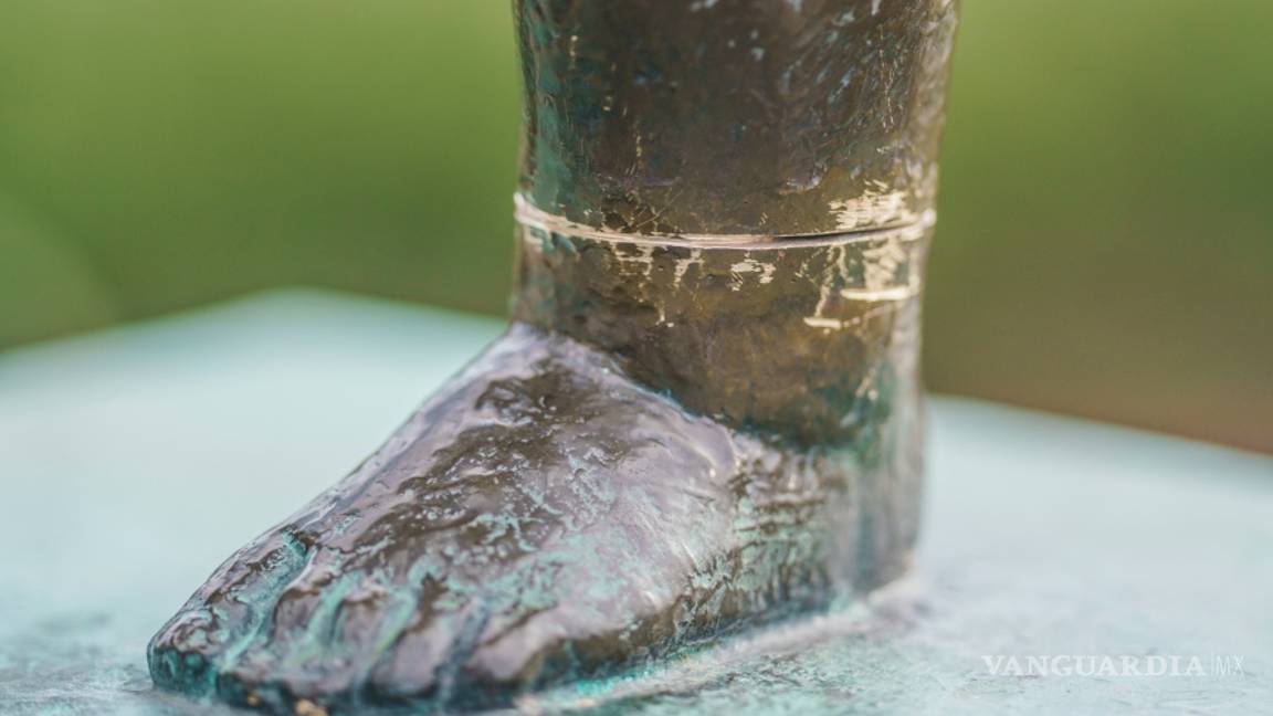 $!Vándalos dañan una famosa estatua de un bebé furioso en Oslo