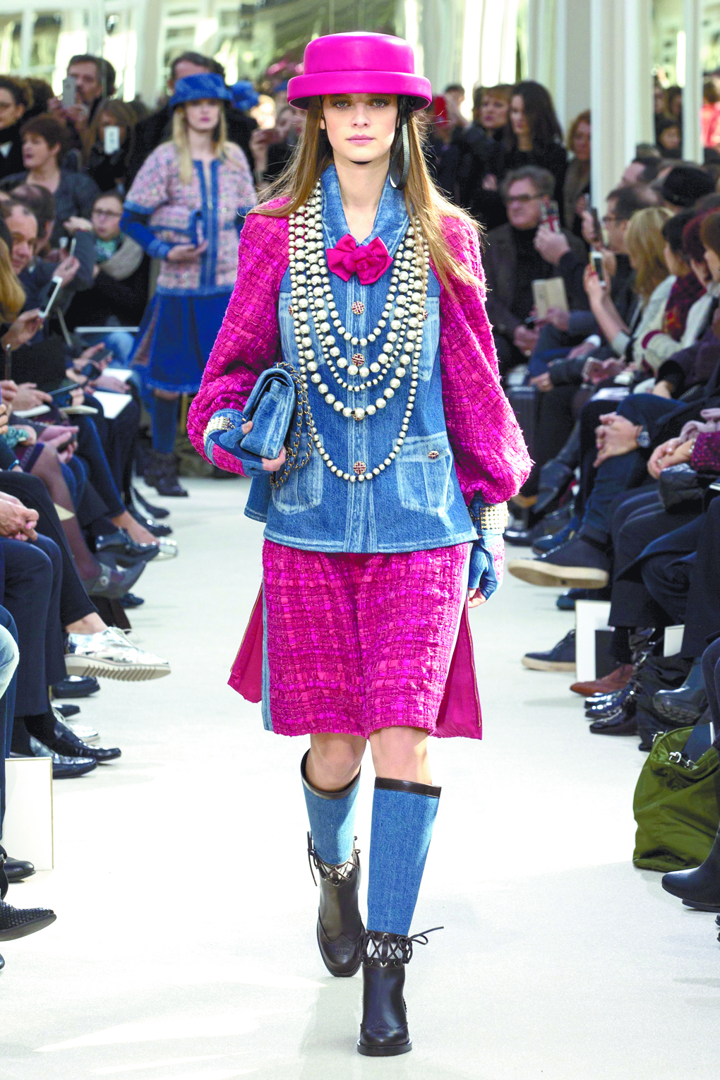 $!Prêt-à-porter Emojis, diamantina, gatos y ParÍs