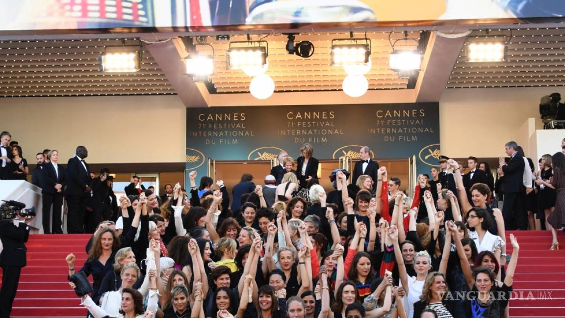 82 mujeres protestan en alfombra roja en Cannes