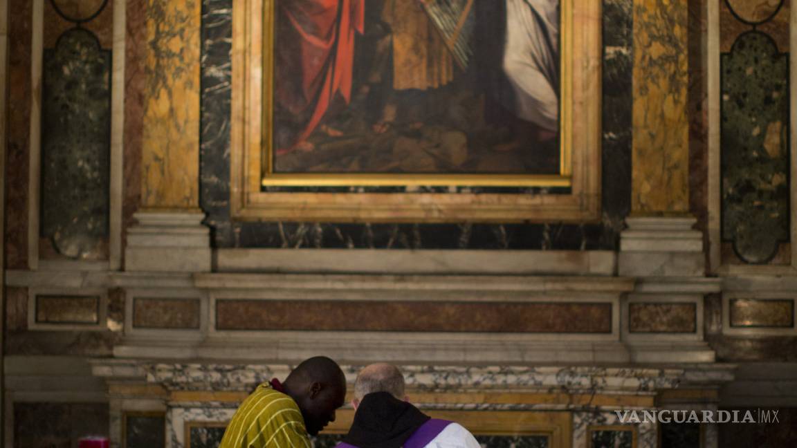 Vaticano defiende el secreto de confesión pese a escándalos