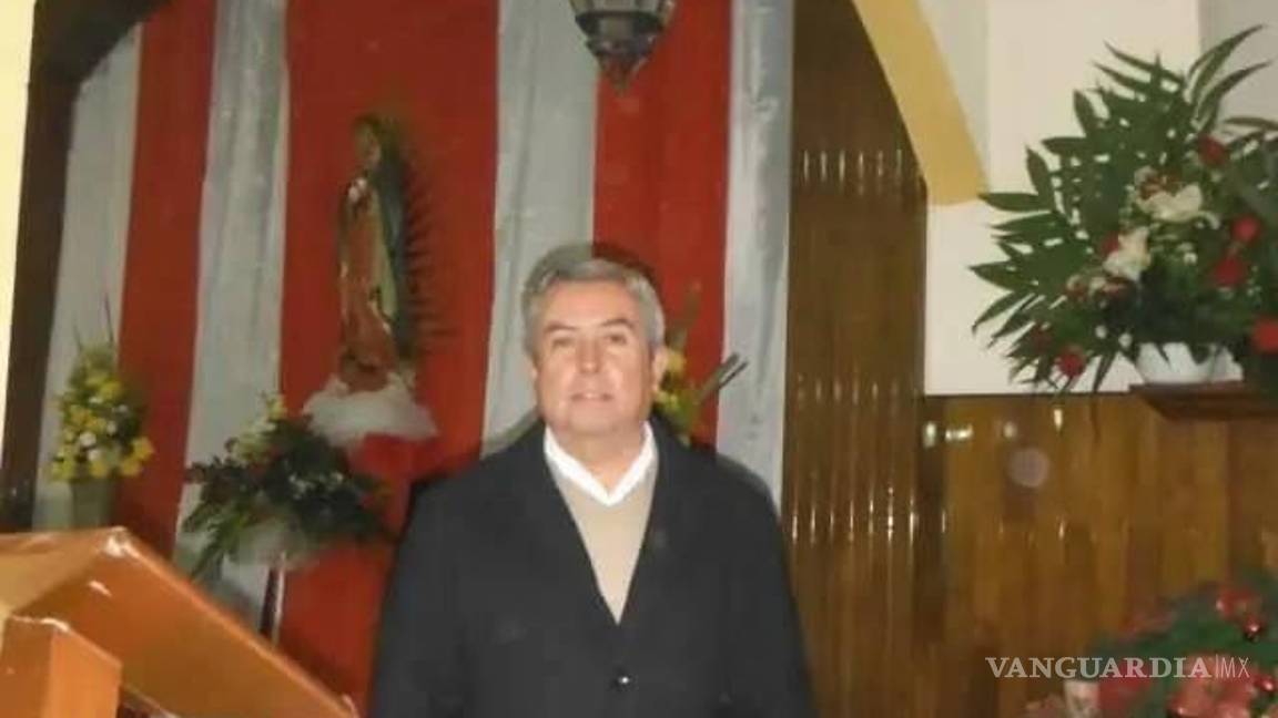 $!El sacerdote Rodrigo Hernández Cerda fue trasladado a la clínica San José en Monclova tras el accidente vial.