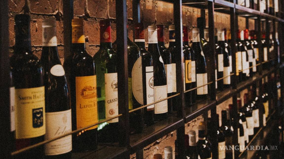 $!¿Cómo abrir una botella de vino sin sacacorchos? 10 técnicas que te salvarán en Año Nuevo