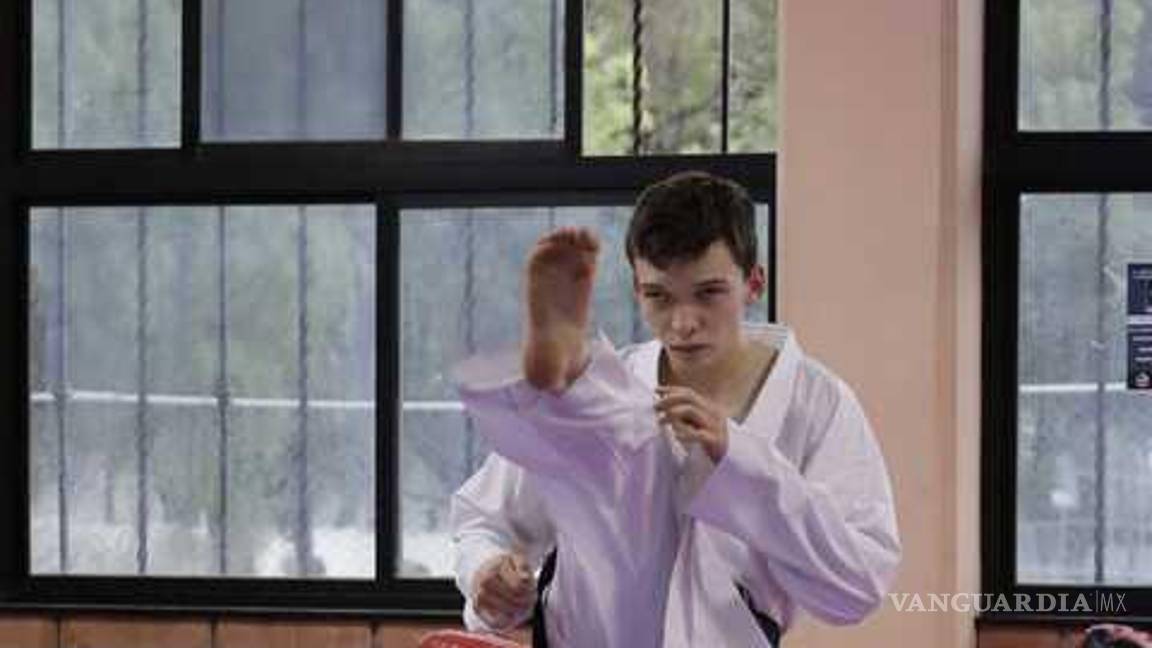 $!Muy motivado y lleno de sueños, karateca saltillense va directo a la cima