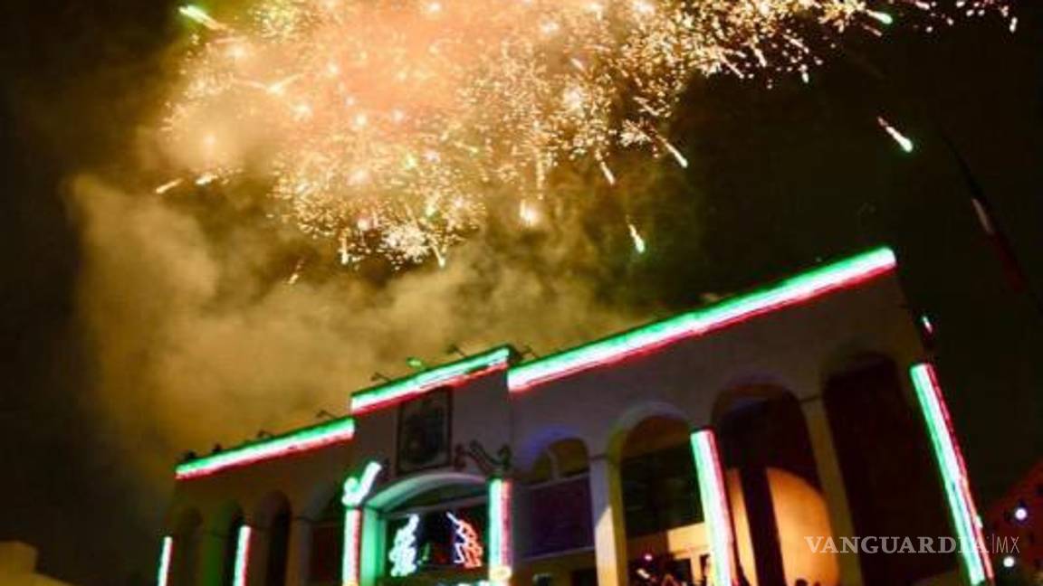 $!El espectáculo de pirotecnia fue acompañado con canciones tradicionales mexicanas al cierre del evento.