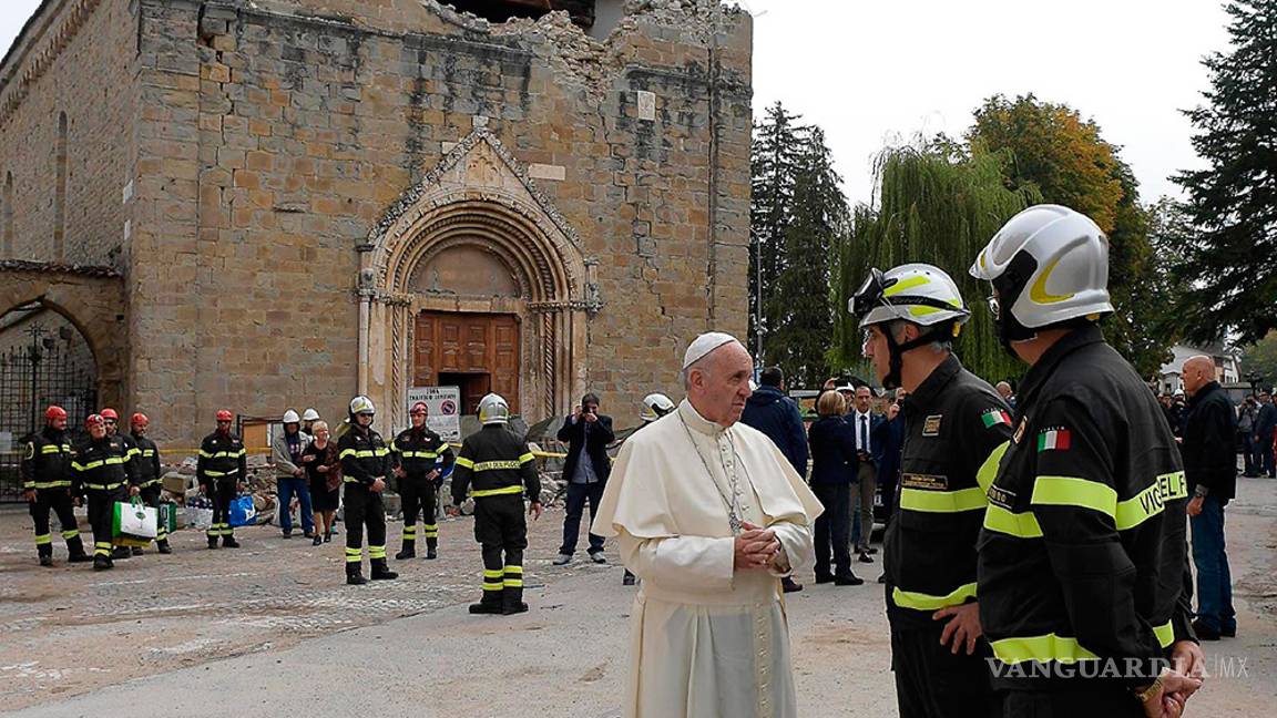 $!Papa Francisco visita de sorpresa Amatrice, pueblo italiano devastado por el terremoto (fotos)