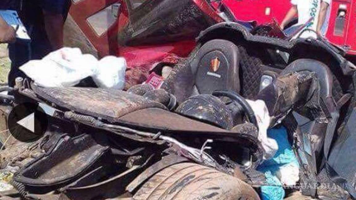 $!Destrozan presuntos empleados de la Presidencia de la República auto de lujo en Nuevo Laredo