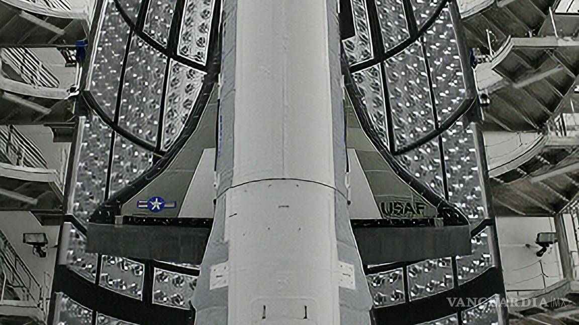 $!El X-37B, que funciona como un laboratorio en órbita, despegará con un módulo de servicio adicional que permite ampliar el número y la complejidad de los experimentos a bordo.