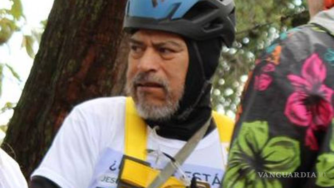 $!Jesús Reyes desciende 120 metros en el Mirador de Topilejo para buscar a su hijo Jesús Armando, quien desapareció hace poco más de cinco años.