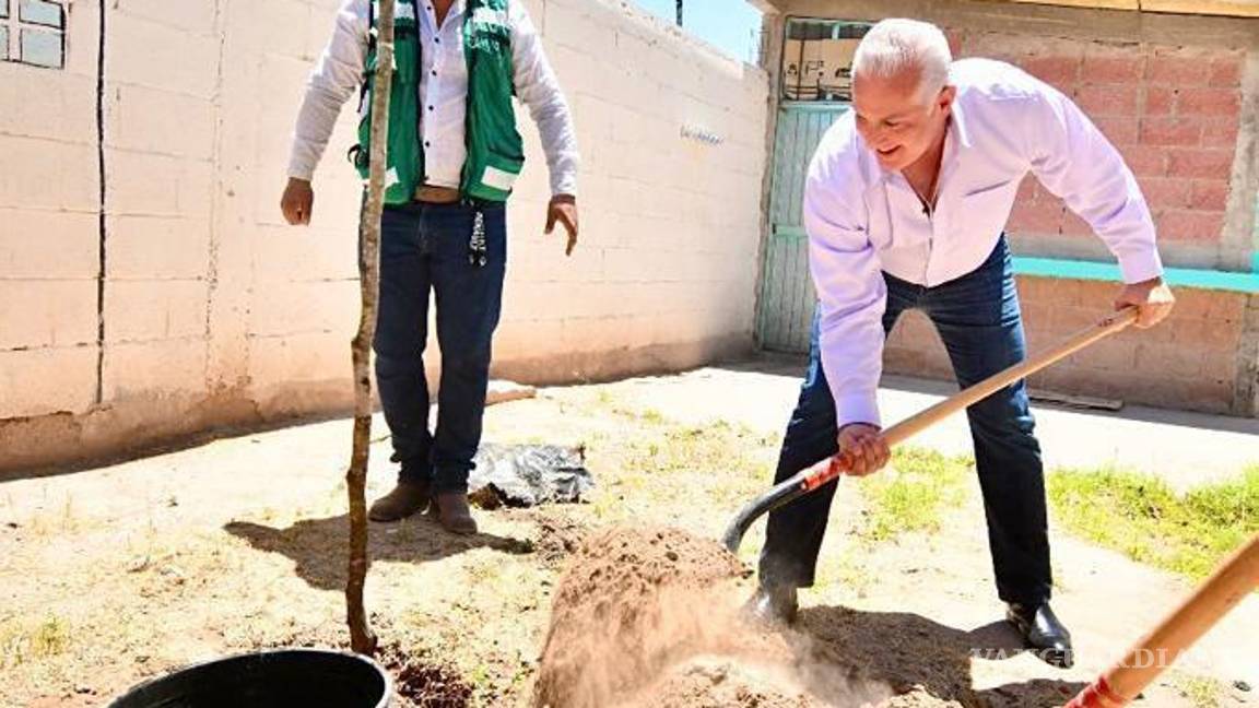 Román Cepeda reconoce a alumnos del programa ‘Mi Querida Escuela’, de Torreón, por impacto positivo en el ambiente