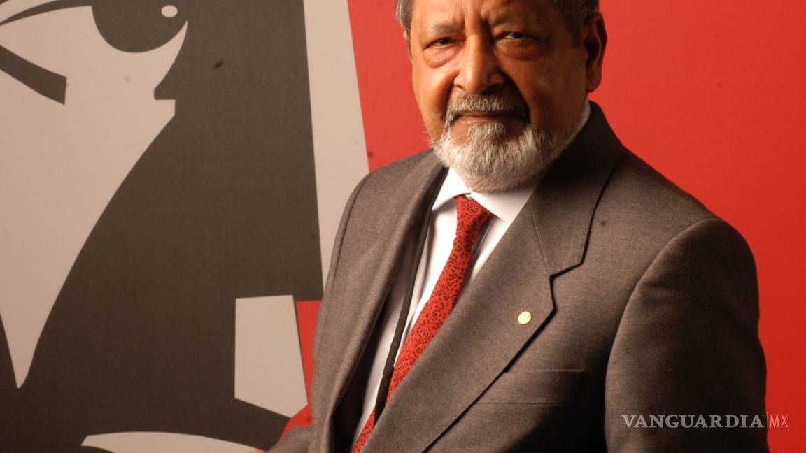 $!Cumple 85 años el escritor V.S. Naipaul, premio Nobel de Literatura en 2001