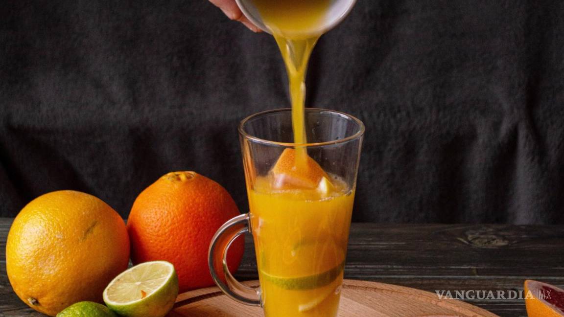 Saltillenses recurren al jugo de naranja y vitamina C para proteger al sistema inmune en la temporada invernal