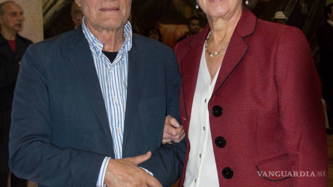 Pintor Luis Granda dona obras a los acervos artísticos del país