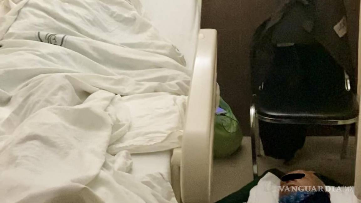 $!Los parientes o amigos de los internados tienen que dormir en el vil suelo.