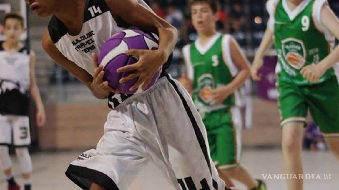 $!Niño Triqui es campeón de basquet en Europa