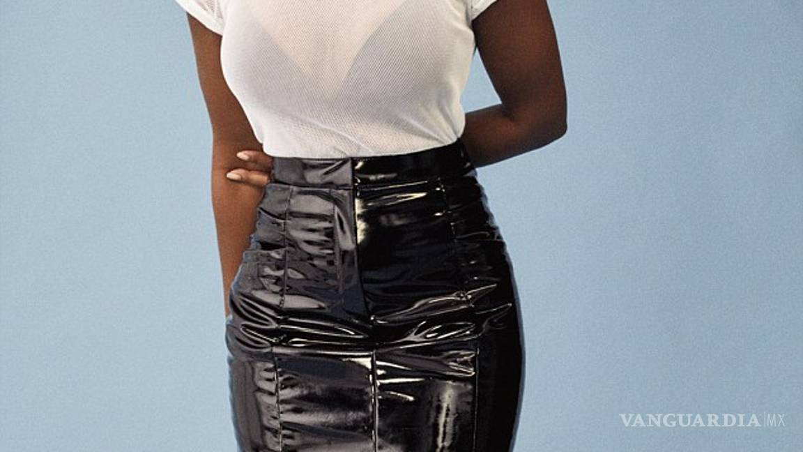 $!Camila Cabello conquista el blanco y habla sobre la belleza para la revista Glamour