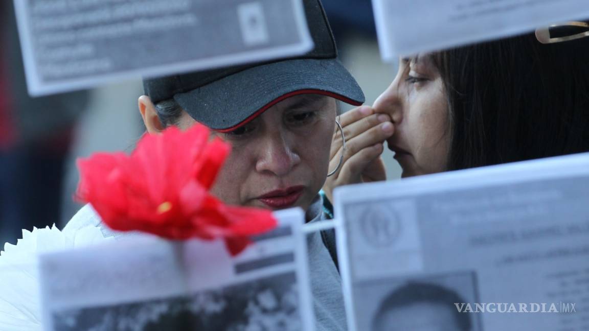 $!Protestan por sus desparecidos frente al Palacio Nacional (fotogalería)