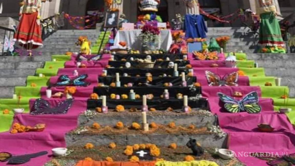 $!¿Ya viste estos altares en Saltillo? Dedicados a familiares, Walt Disney, Juan Gabriel, Cri-Cri y más (Fotos)