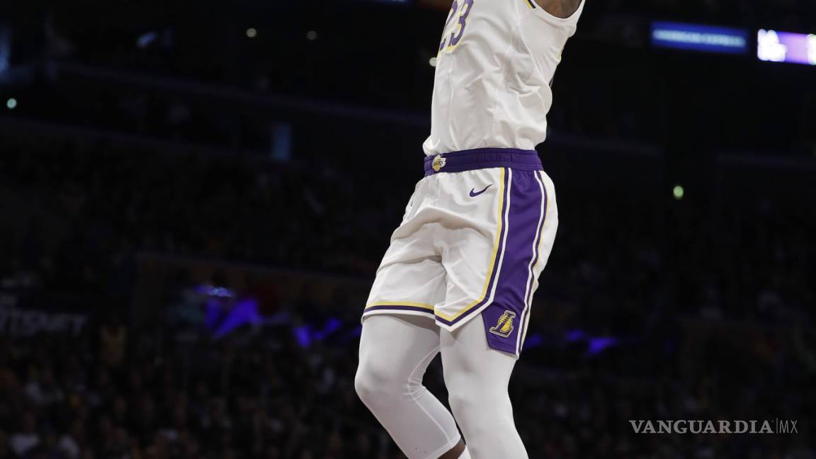 Kyle Kuzma y LeBron James le dan la victoria a los Lakers sobre los Suns