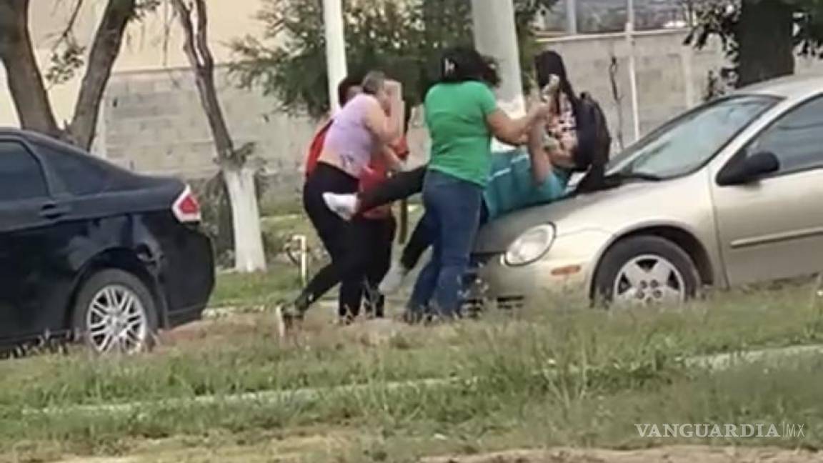 Alumna de FCA Monclova y su madre se unen para golpear a estudiante