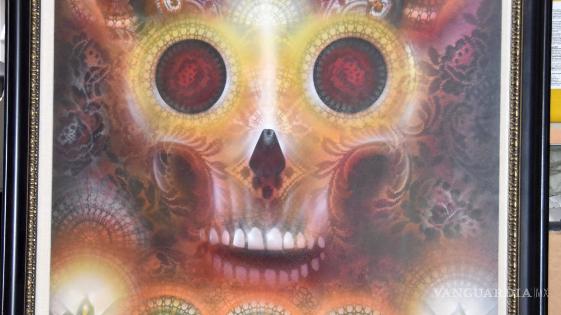 $!Jesús Molina, un pintor mexicano que “resucita” a los difuntos en su taller automotriz