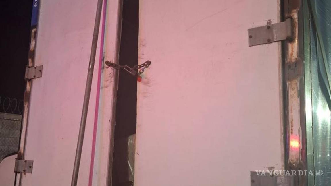 $!El camión donde se transportaba la droga, asegurado por las autoridades.