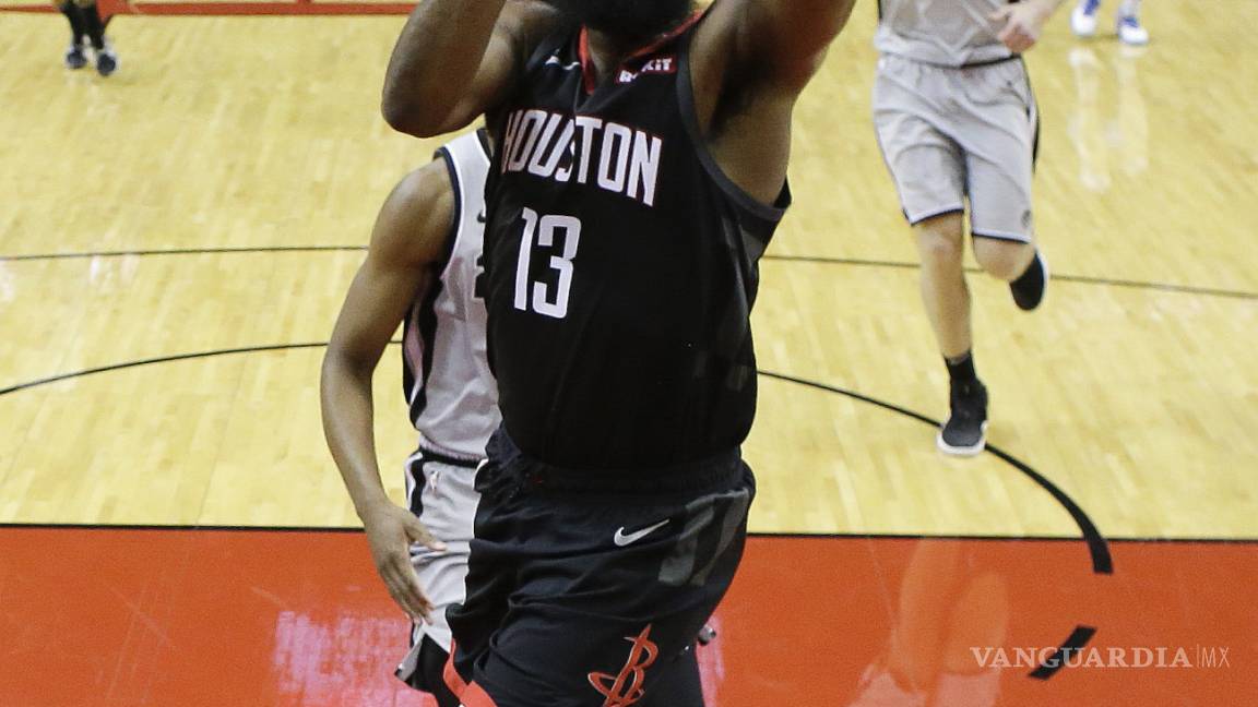 James Harden iguala su récord de puntos en la victoria ante los Spurs de San Antonio