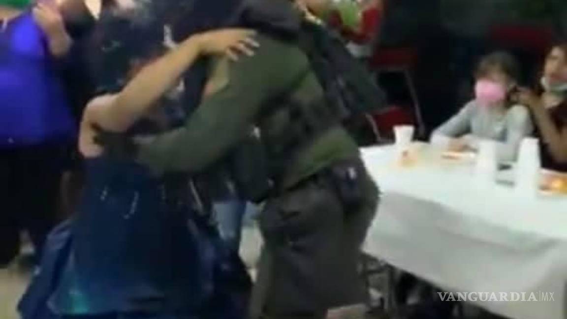 $!Se 'estrenan' como chambelanes Elementos del GRS en Saltillo para cumplir sueño de quinceañera