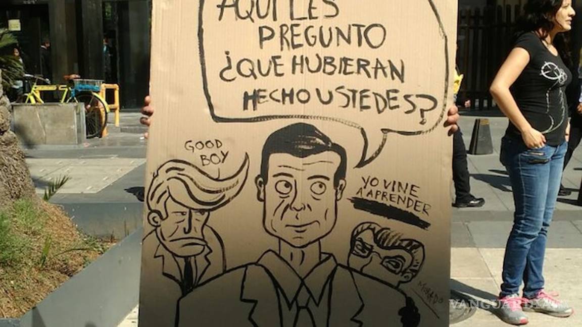 $!'Ya vamos llegando y Peña está temblando': Manifestantes se reúnen en el Ángel de la Independencia