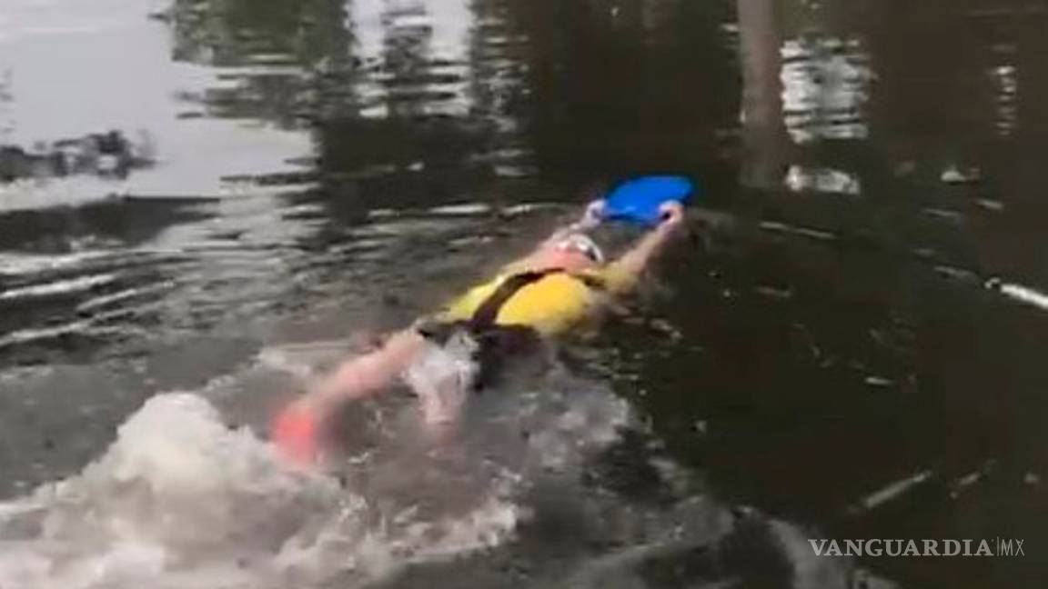 $!Vuelve a nadar en el Campestre de Torreón e invita a ciudadanos a que vigilen al gobierno