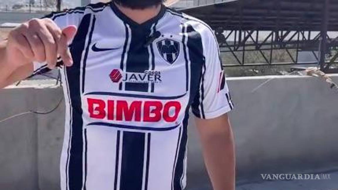 $!José Perales celebró la inversión de Tesla en Nuevo León con una carne asada, portando su camiseta de Rayados y tomando cerveza Carta Blanca.