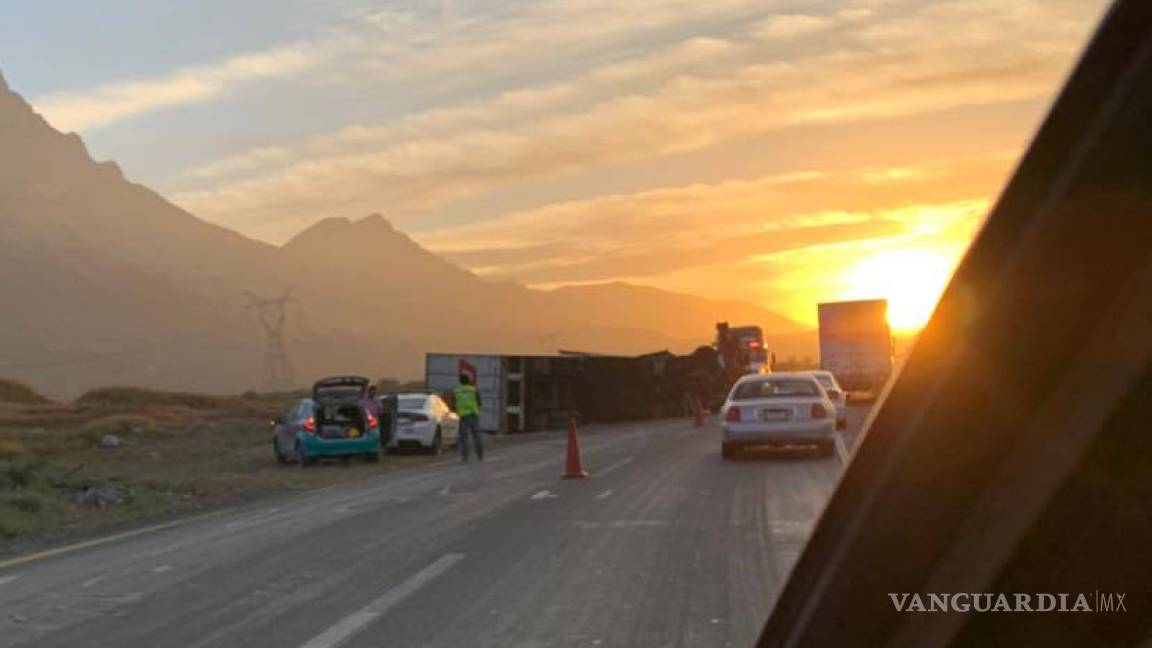 Accidente colapsa la carretera Saltillo-Monterrey