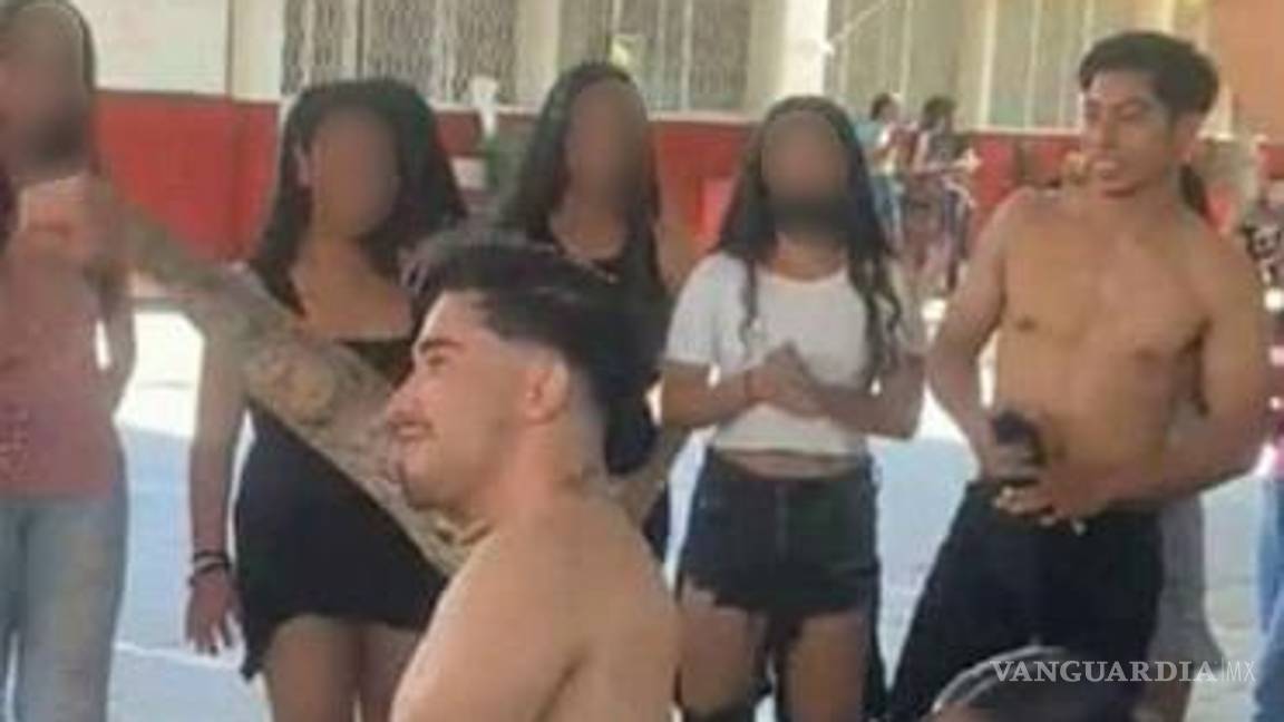 $!Con ‘strippers’ festejan a estudiantes de secundaria, en Michoacán
