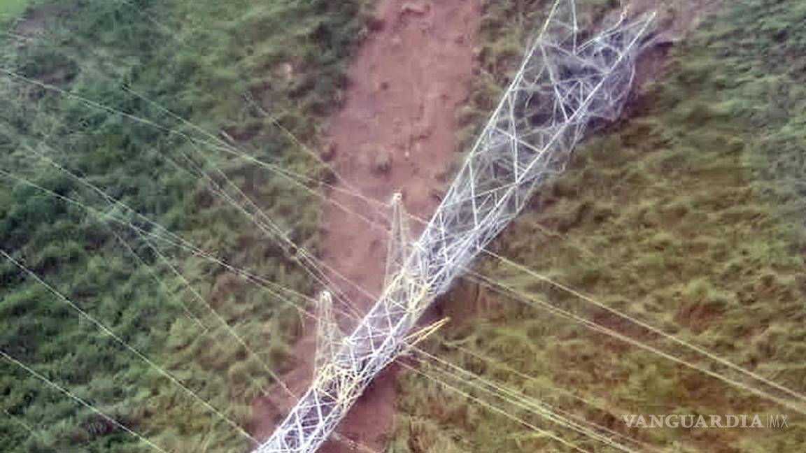 $!Una antena colapsada tras el paso del Huracán Otis en el balneario de Acapulco en el estado de Guerrero, México.