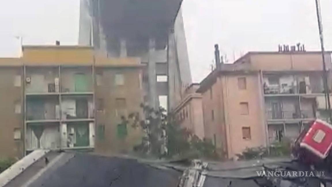 $!Se desploma un puente en Génova y varios vehículos caen al vacío (Fotogalería)