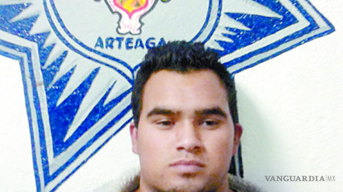 Policía de Arteaga detuvo a supuesto taxista asaltante