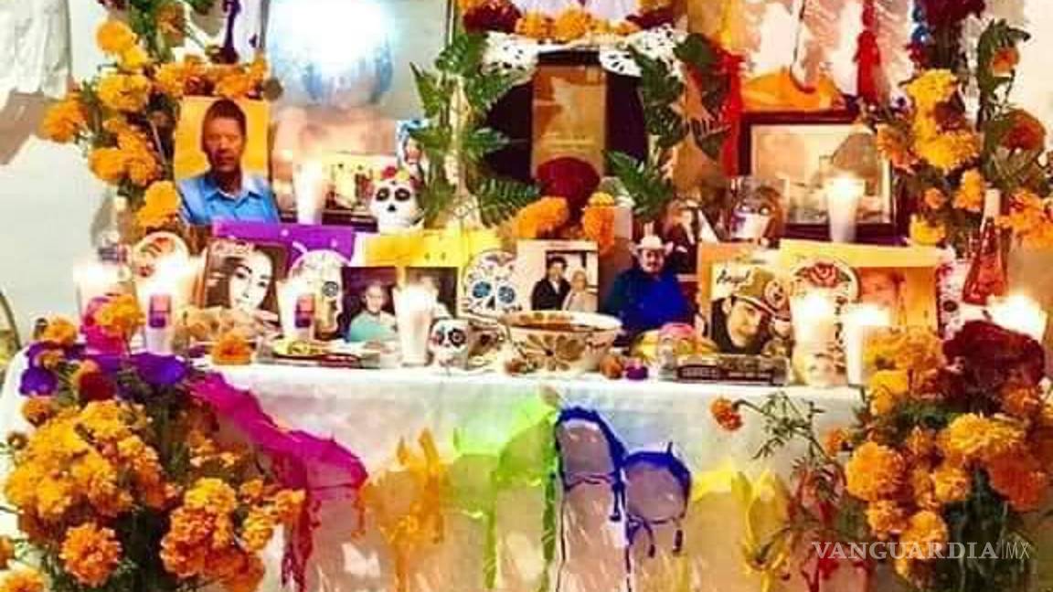 $!¿Ya viste estos altares en Saltillo? Dedicados a familiares, Walt Disney, Juan Gabriel, Cri-Cri y más (Fotos)