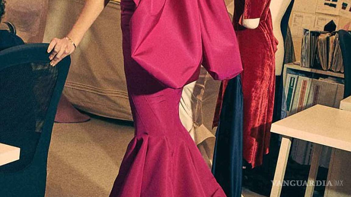 $!Katie Holmes pasea ‘al natural’ por NY