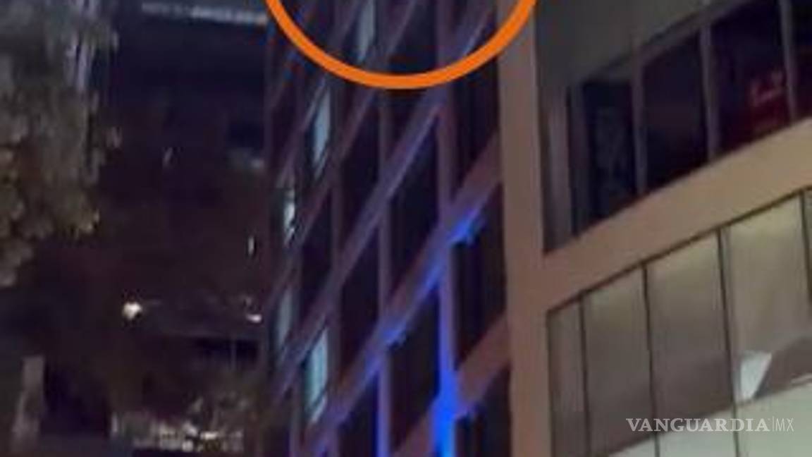 $!50 minutos y nadie hizo nada... Mujer se suicida arrojándose de un edificio en Paseo de la Reforma (videos)
