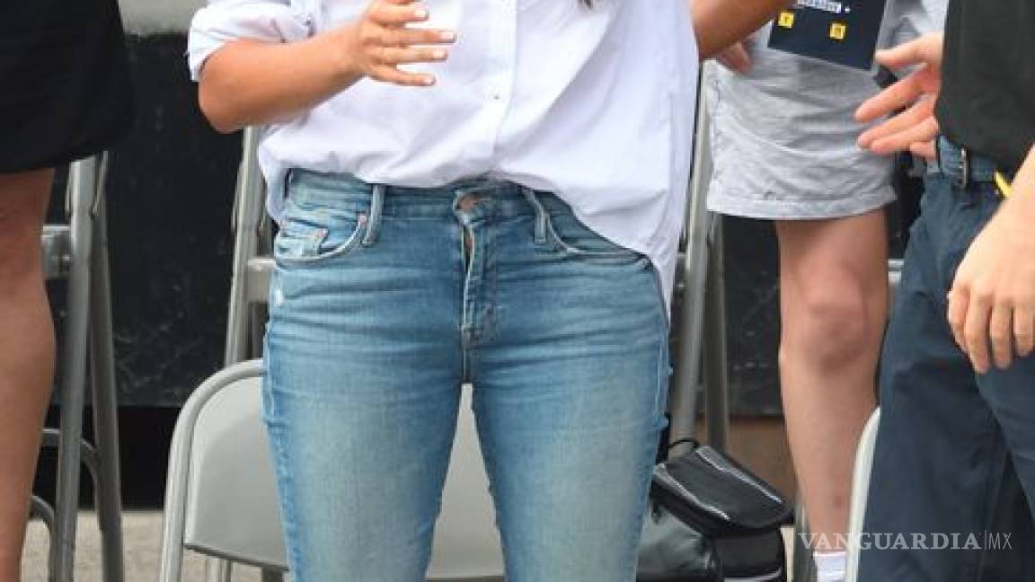 $!La Reina le prohíbe a Meghan Markle usar jeans