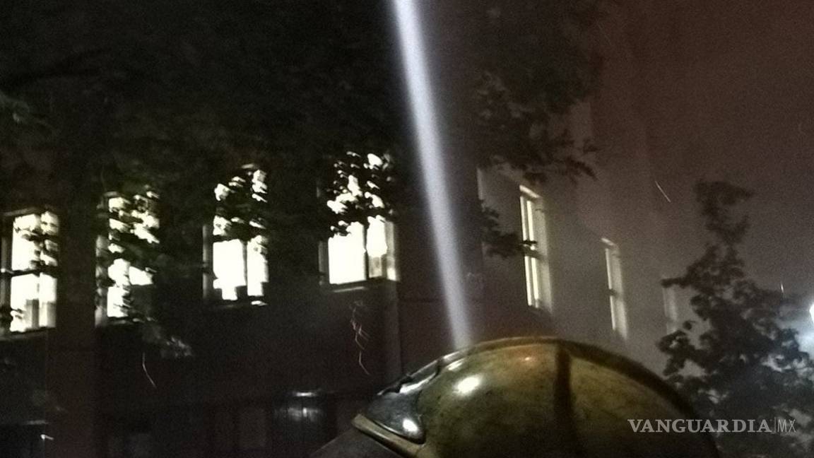 $!Impresionante incendio consume torre de departamentos en Londres