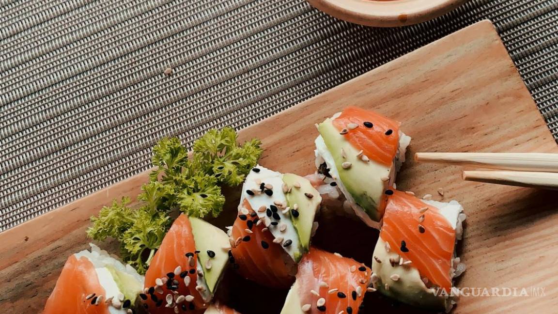 Reportan en redes intoxicación masiva por consumo de sushi en Monclova