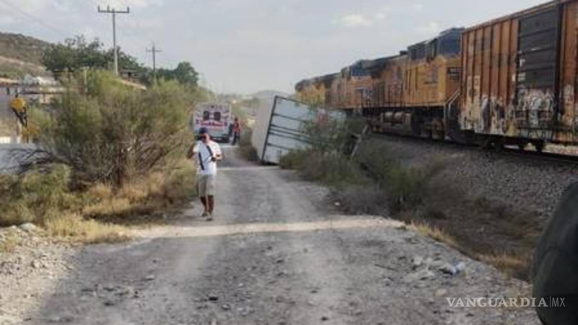 $!El percance desató una intensa movilización de ambulancias y camiones de rescate urbano de la estación de bomberos.