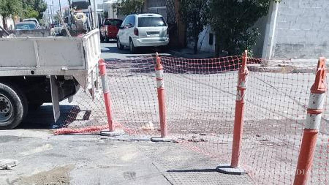 $!Personal de VIAL Construcciones inicia labores de reparación tras el rompimiento de la tubería en Urdiñola.