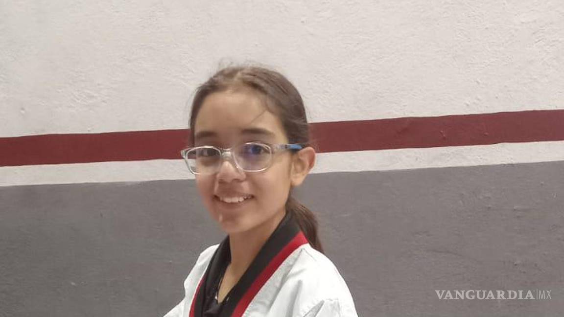 $!Naomi celebra su clasificación a los Nacionales Conade en Taekwondo, una hazaña que destaca su dedicación y talento deportivo.